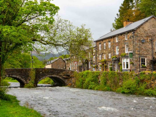 Wales 06045